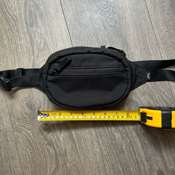 TNA Aritzia Crossbody Bum Belt Bag Fanny Pack Nylon Black - Picture 4 of 12